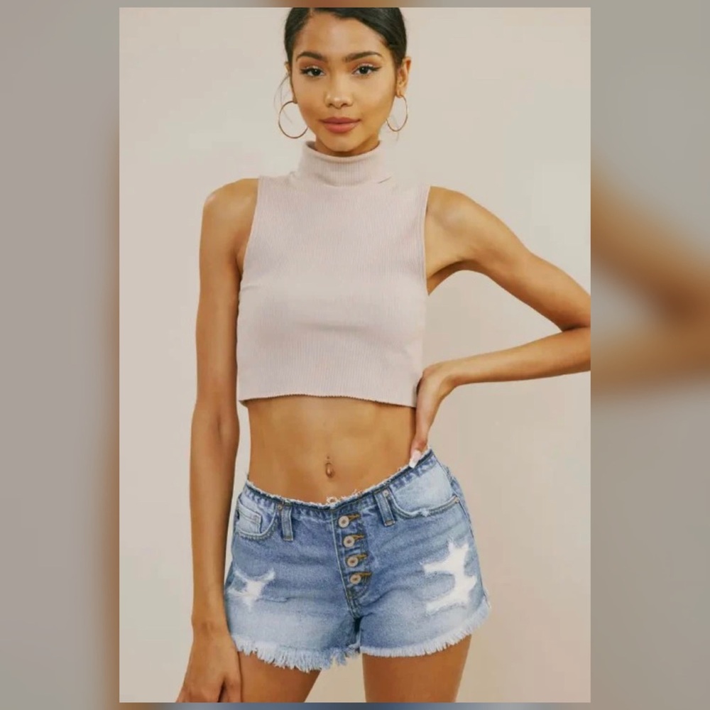 Kan Can Exposed Button Distressed Shorts